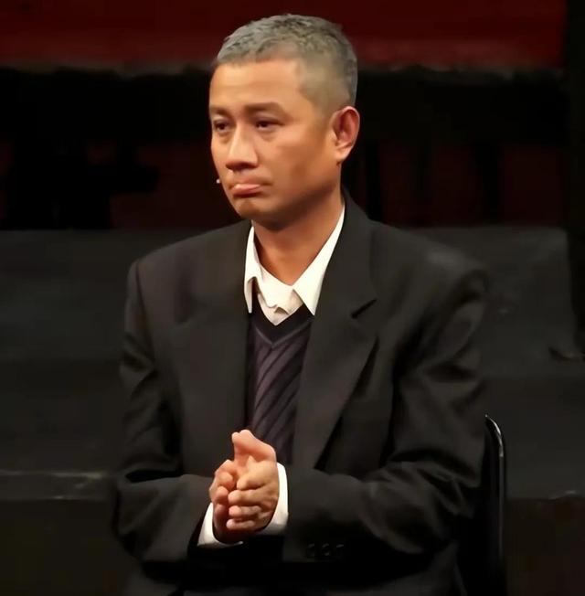 演员文章啥情况?头发灰白面容憔悴,瞬间变成了老头子!