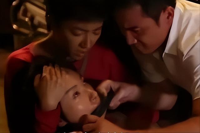 不婚主义万茜终沦陷,为爱冒险产子,神秘摄影师老公成最大依靠