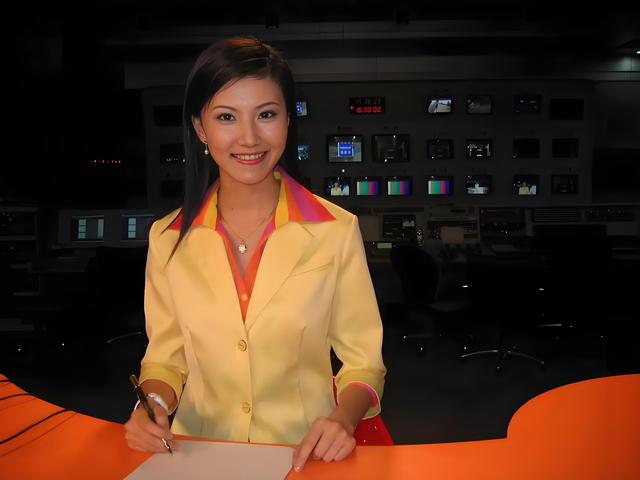 42岁广东台美女云菲:嫁梁宇生子多年,比年轻时更美,如今当了官