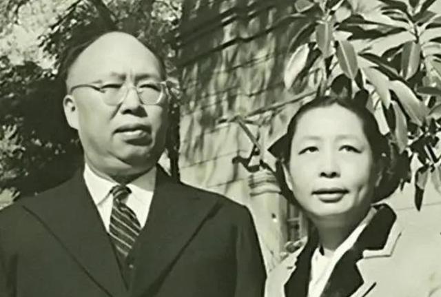 1949年,罗荣桓接前妻之女进京生活,林月琴大方送新皮袄给颜月娥