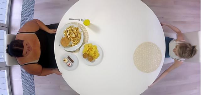 360斤的胖子和76斤的瘦子交换饮食,胖子饿得想哭,瘦子吃得崩溃