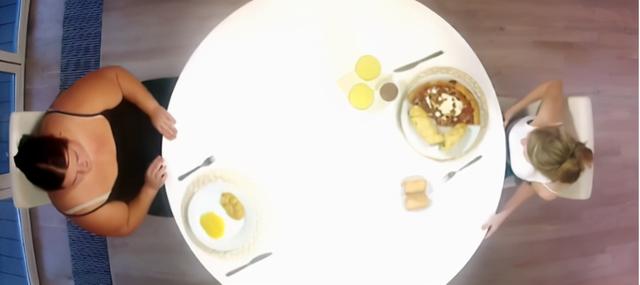 360斤的胖子和76斤的瘦子交换饮食,胖子饿得想哭,瘦子吃得崩溃