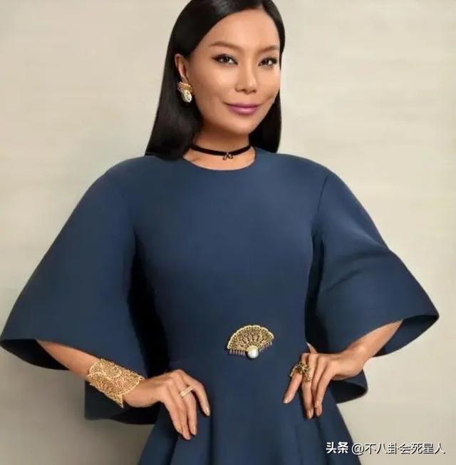 上海这一夜,站在章子怡身边的万宝宝,才是真正的“中国名媛”