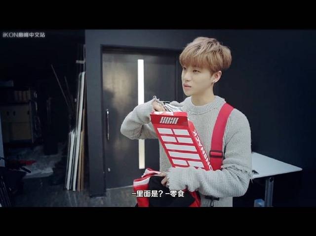 [iKON][新闻]160615 当销售员像金振焕这么可爱时，你会忍心不买吗？