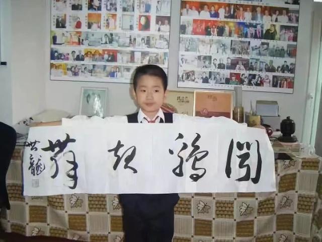 书法神童何世龙:9岁进书协,11岁4个字卖11万,今21岁的他在干啥