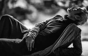 沙陀忠(徐克在《四大天王》中开的脑洞 吓skr人了)