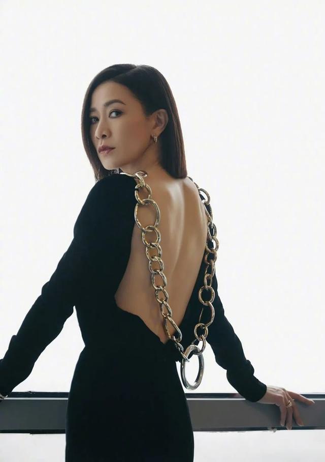 59岁的关咏荷,港女的不老神颜