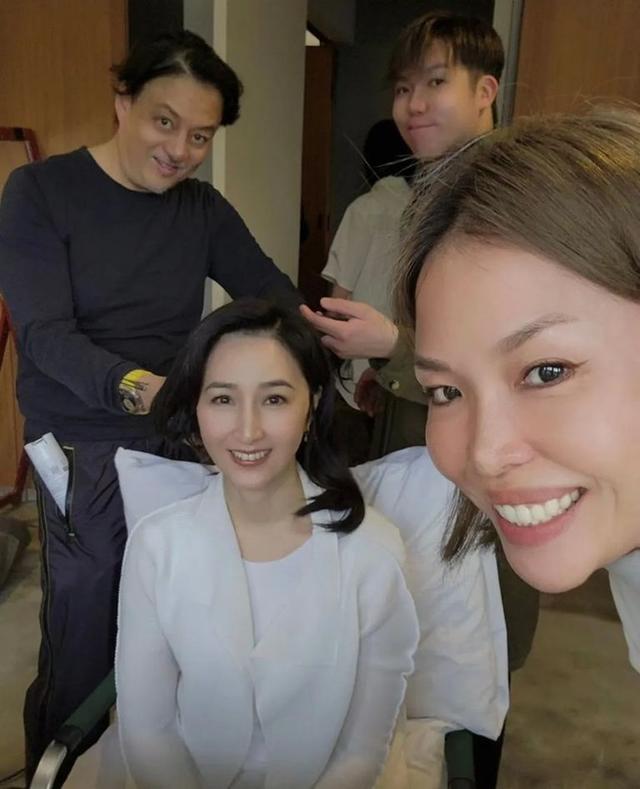 59岁的关咏荷,港女的不老神颜