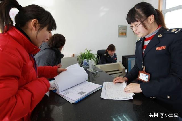 乡镇公务员男少女多正在失调,在特殊工作中还要“优先照顾女士”