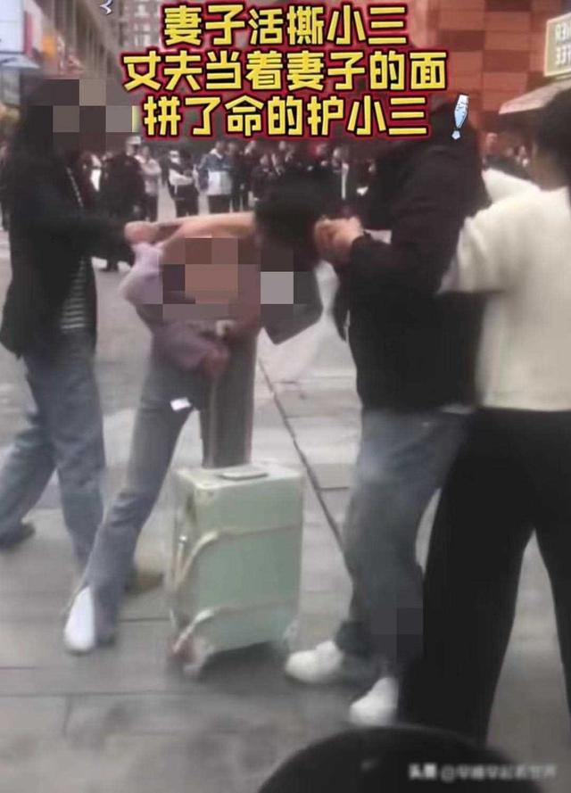 江阴一原配妻子当街暴打小三,丈夫心疼护着小三,知情人曝出内幕
