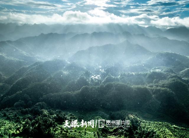 天青色等烟雨,而我在等你