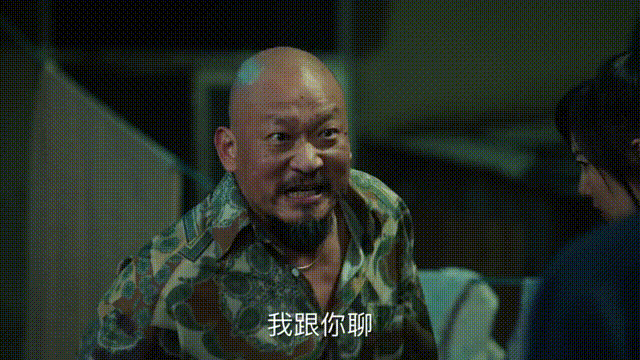 她来这部戏里念广告吗?