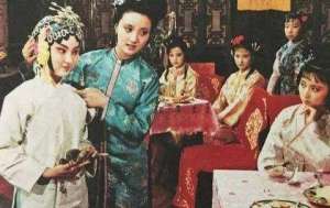 龄官(卑贱的龄官，缘何得到曹雪芹的特别偏爱，让她处处像高贵的林黛玉)