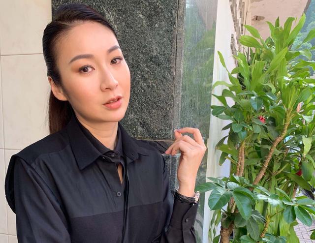 TVB知名女星新剧牺牲好大,床戏长达一分钟,被同剧壮男狂亲