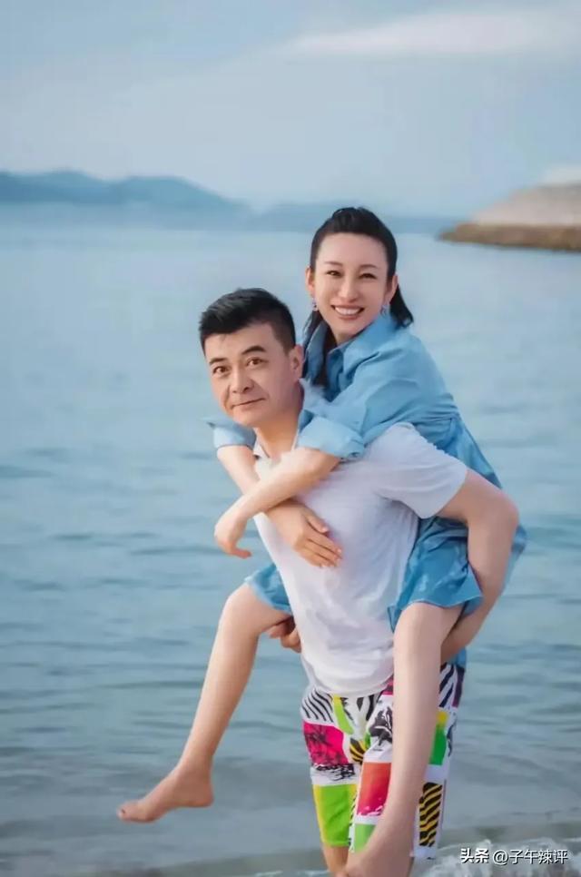秦海璐王新军回娘家豪宅过年，弟媳贵气，侄子神似姑姑