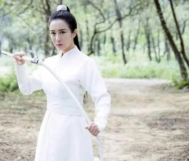 “电视圈景甜”李依晓的20年成名史,和她的隐秘情史