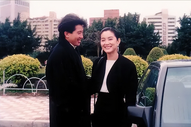 徐克称她是50年一遇美女,发哥对她一见钟情,自己感情却理不清