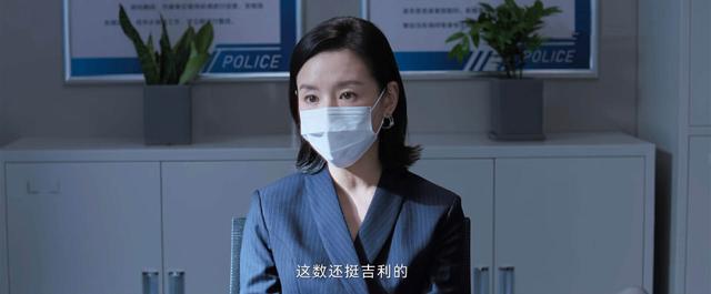 《不完美受害人》:睡遍公司女高管的成功,撕下了权贵们的遮羞布