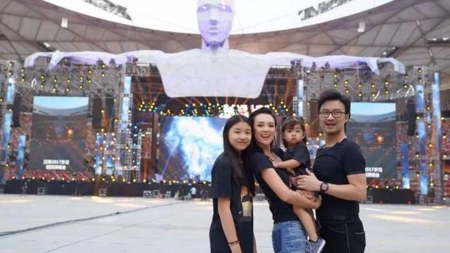 二胎产后六个月,章子怡辟谣怀三胎:嫁给汪峰后的她,完全变了样