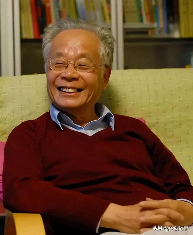 何祚庥,被网友称为老顽童,让我们来重新认识何院士的科学成就。