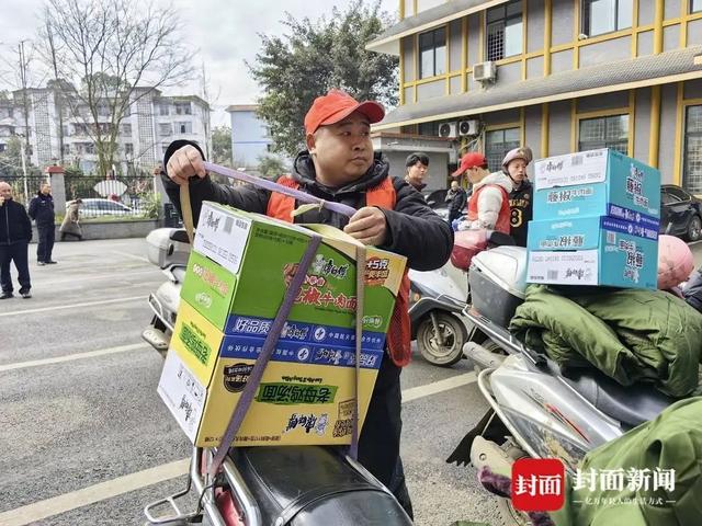 “再冷也要上!”筠连摩托运输队:明知山有险,偏向险中行