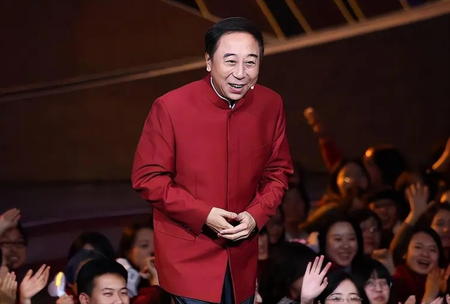 一手好牌打得稀烂！他搭档冯巩春晚一夜爆红，后却成百万诈骗犯