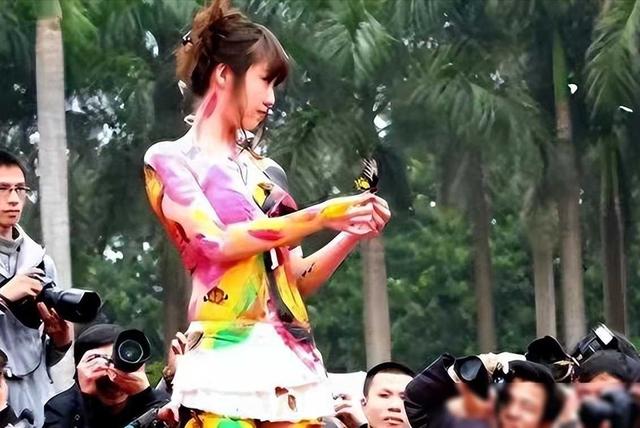 最红“裸模”张筱雨,一年拍了21套人体写真,但38岁却仍孤身一人