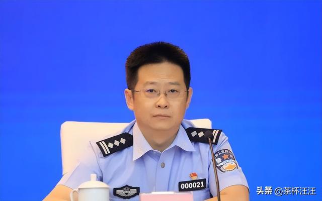 四川省雅安市公安局现任领导简介