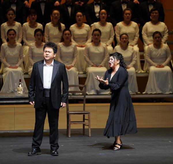 一个晚上心碎两次,女高音和慧连演两个爱情悲剧,演出服竟是她自己设计的