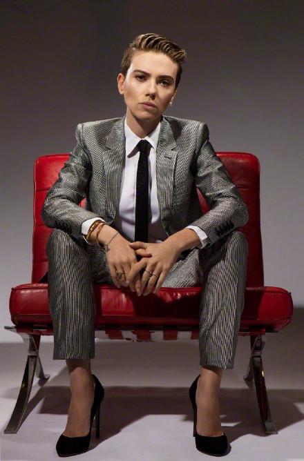 斯嘉丽约翰逊新片将饰演女同,网友:总攻入圈,已经腿软