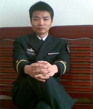 腿受伤的照片(26岁军人浴火救44人，全身90%烧伤后被迫分手，意外收获最美爱情)