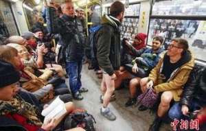 地铁无裤日(多国迎地铁无裤日 各式各样内裤亮瞎眼 地铁无裤日是个什么鬼？)