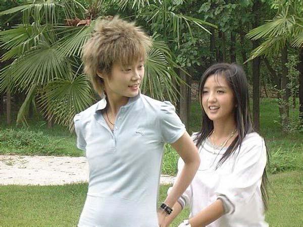 11年后再看何洁释小龙,她疑怀4胎又传婚变,他资产上亿娇妻在怀