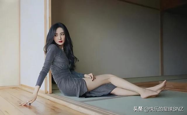 37岁杨幂现身福建爬山,身材依旧火辣,粉丝大声表白