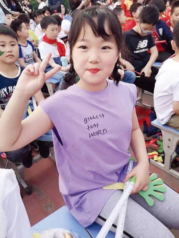 8岁女孩书法获特等奖,钢笔字认真细致有味道