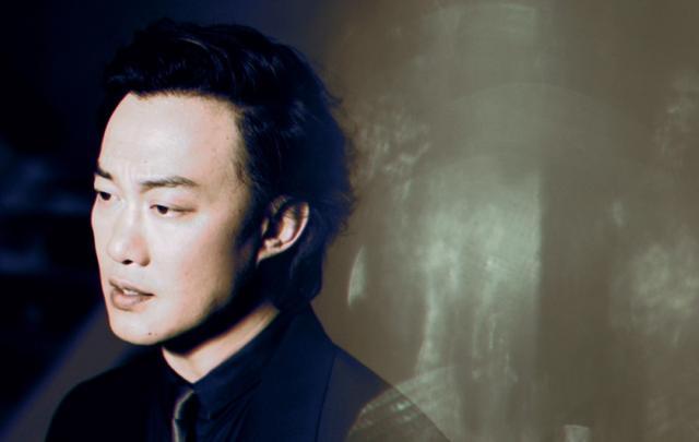 陈奕迅《十年》歌词解读:让人颤抖的两个字是分手吗?