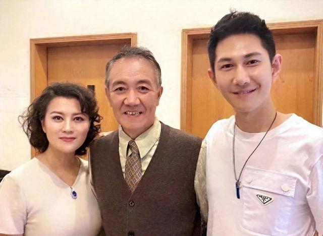 《亮剑》20年后,两位演员遗憾离世,漂亮的“秀芹”低调嫁人