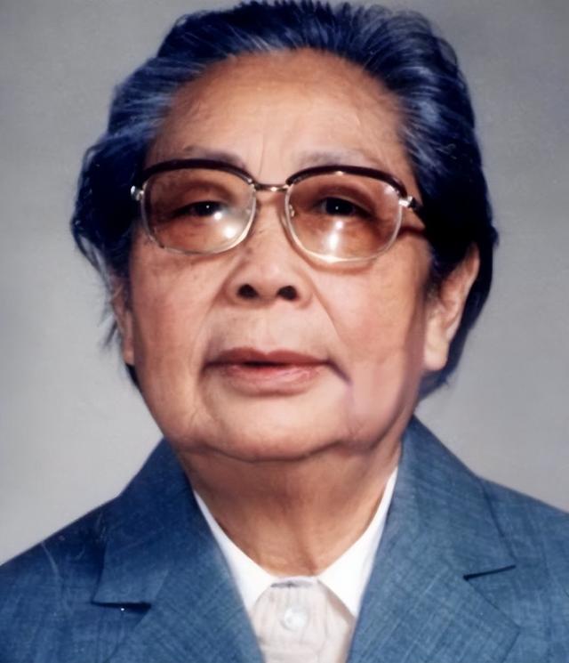 1949年,罗荣桓接前妻之女进京生活,林月琴大方送新皮袄给颜月娥