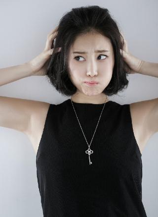 牛丽燕出身武术世家，不折不扣的女神，真实随性散发着迷人魅力