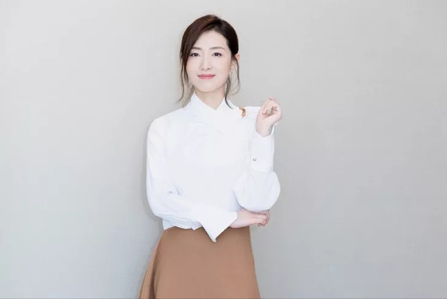 不婚主义万茜终沦陷,为爱冒险产子,神秘摄影师老公成最大依靠