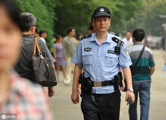 关于对妇女人身检查和搜查的区分的讨论