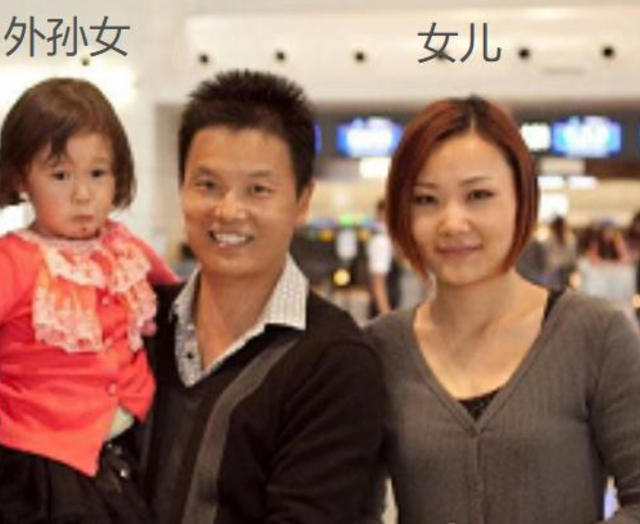 64岁知名笑星周卫星三度当爸!小30岁外国妻子产女,开心晒家庭照