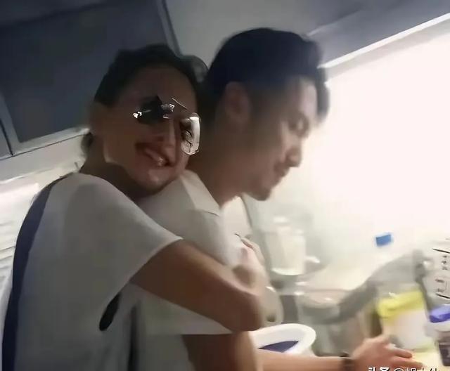 王菲谢霆锋海南度假,甜蜜瞬间引爆全网