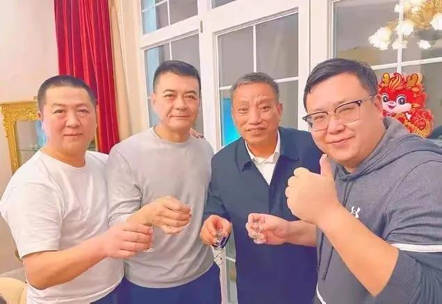 秦海璐王新军回娘家豪宅过年，弟媳贵气，侄子神似姑姑