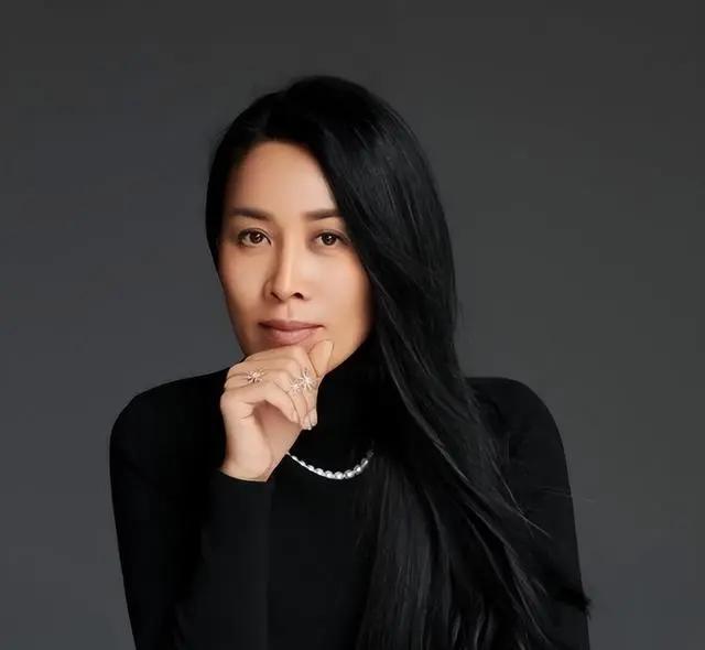 那英:被恩师说是猪脑子,生完孩子后被男友抛弃,恶评刀郎,真假