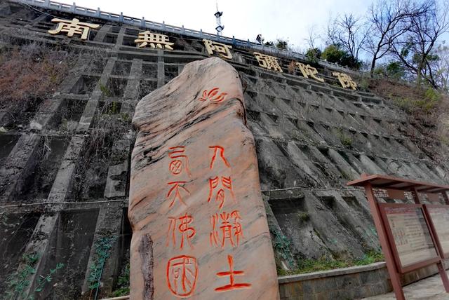 慢慢地走,淡淡的歌