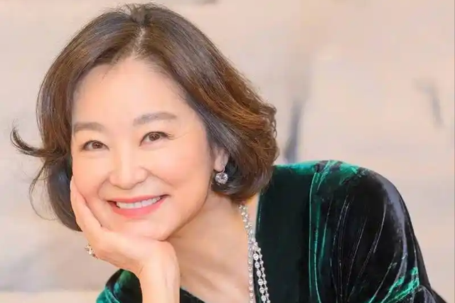 徐克称她是50年一遇美女,发哥对她一见钟情,自己感情却理不清