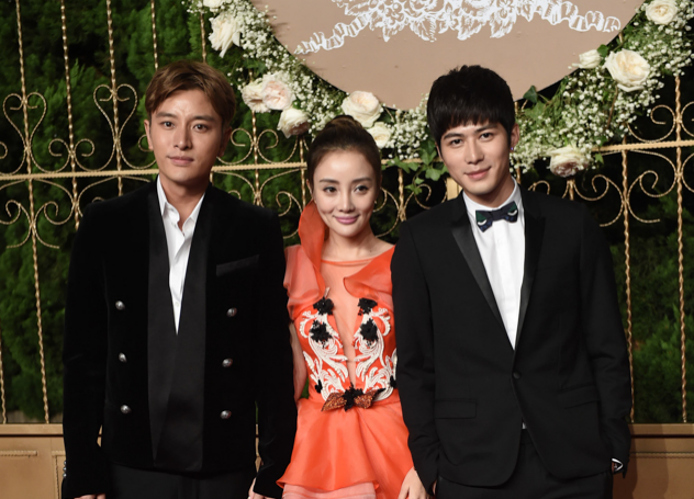 黄晓明夫妇婚礼复盘:3对夫妻离婚,2对情侣分手,TF变化大