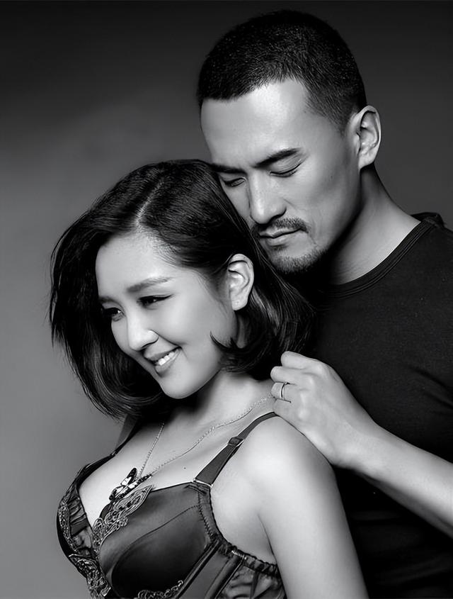 11年后再看何洁释小龙,她疑怀4胎又传婚变,他资产上亿娇妻在怀
