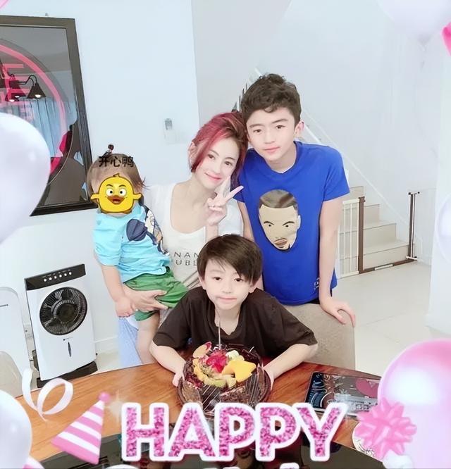 张柏芝小儿子谢振南正面照曝光,颜值比大哥顶!网友:父母基因强